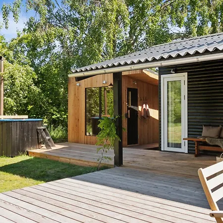 Cozy With Wood-fired Tub And Sauna Сasa de vacaciones Rødby
